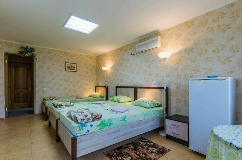 Трёхместный номер «Стандарт» 1 (с удобствами)