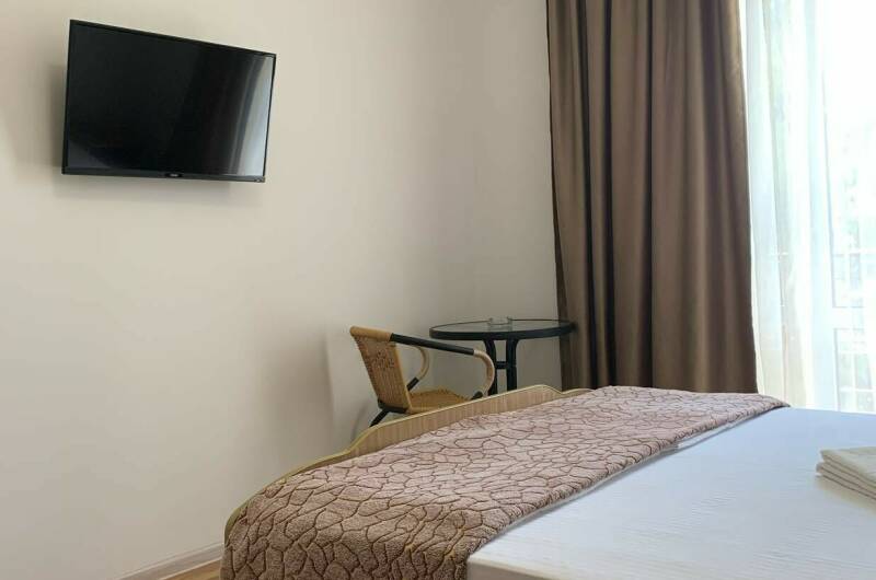 Комната с балконом