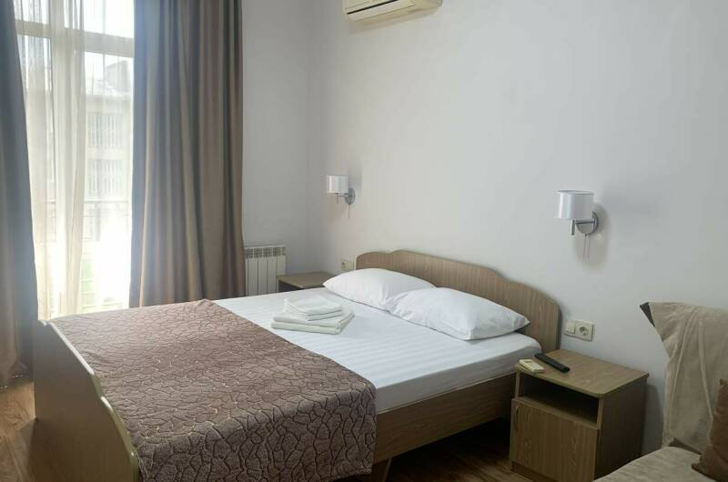 Комната с балконом