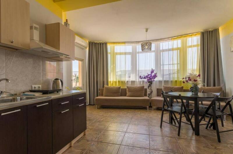 Апартаменты с кухней (спальная + гостиная)