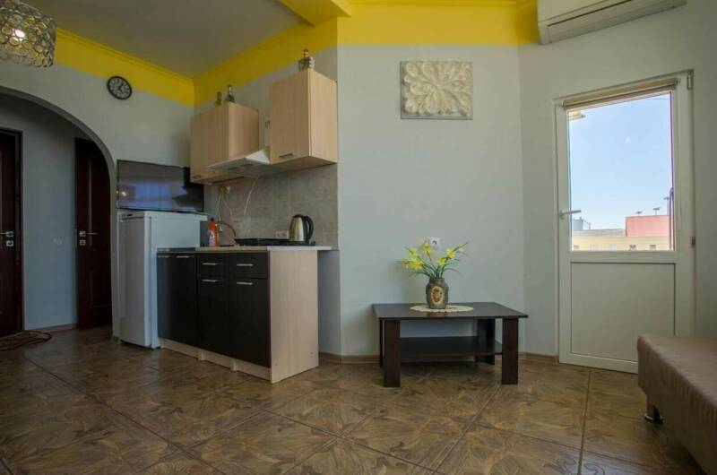 Апартаменты с кухней (спальная + гостиная)