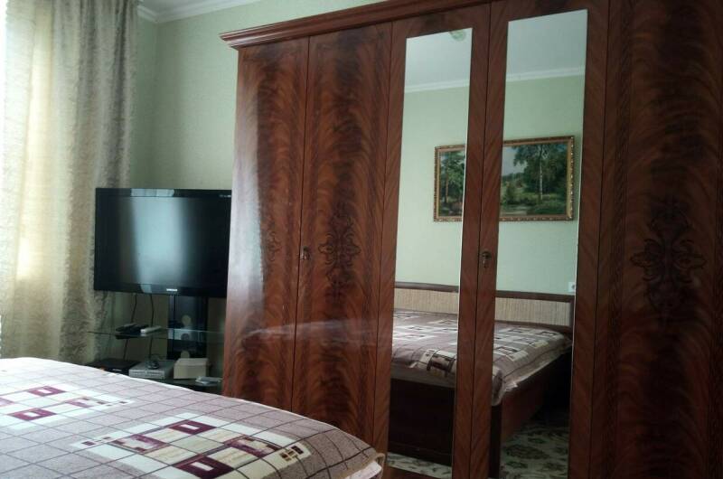 Трехместный номер с удобствами (кухня на этаже)