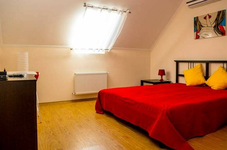 5-ти местная 3-х комнатная «Семейная мансарда»