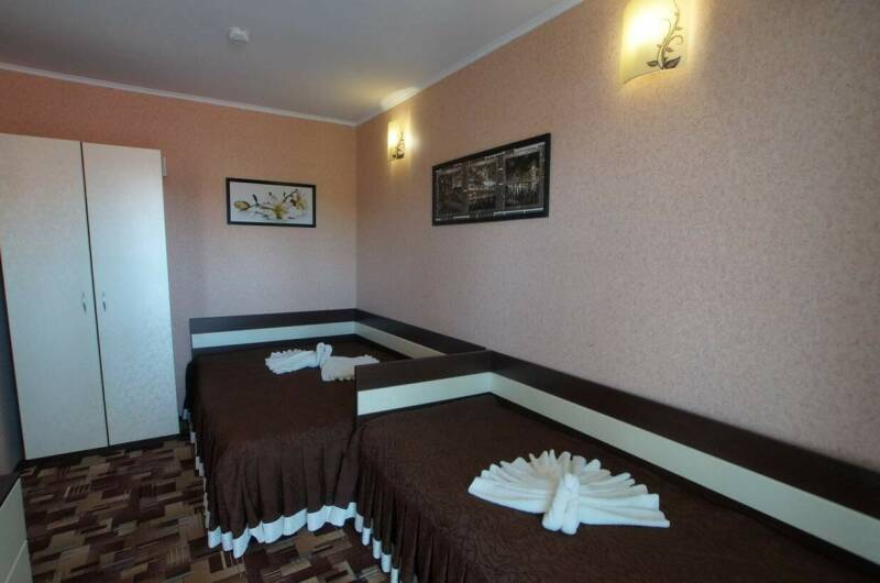 Трёхместный номер с балконом