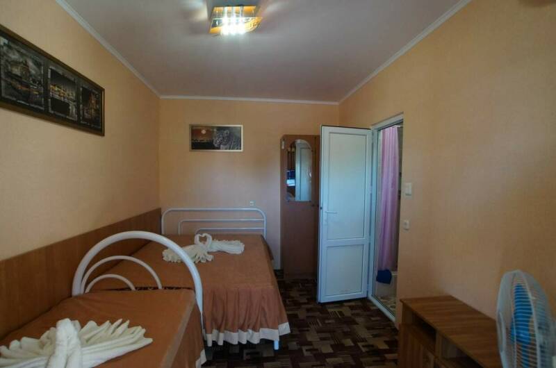 Трёхместный номер с балконом