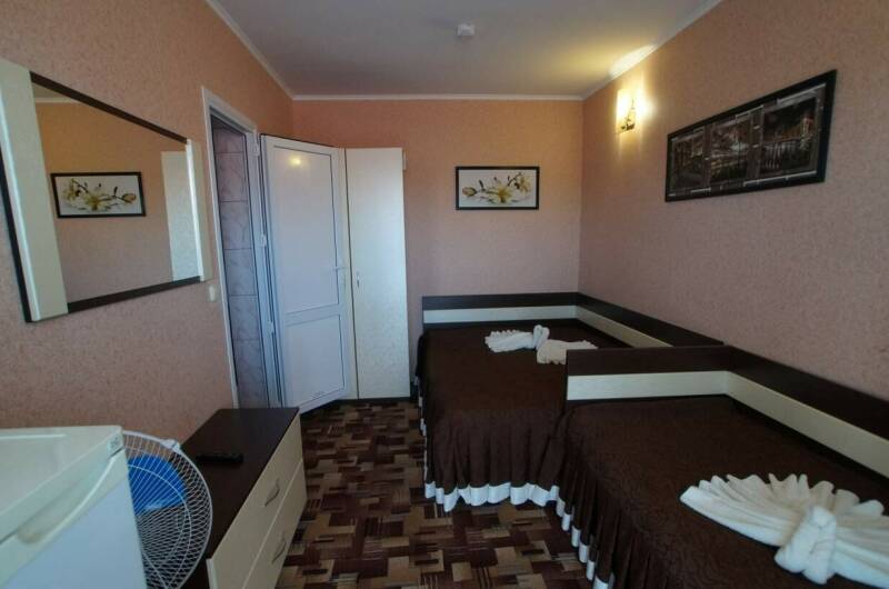 Трёхместный номер с балконом