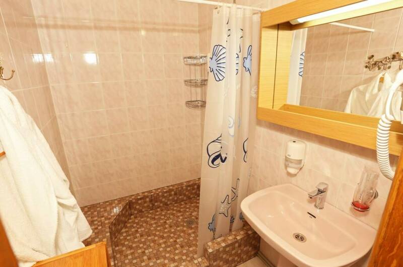 Каюта «Капитана» № 11 с кухней (+1 доп. место)