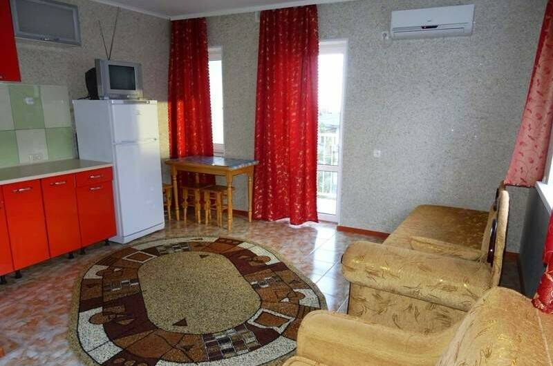 Трехместный номер с кухней и балконом