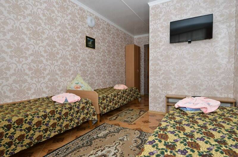 Трехместный номер (раздельные кровати, балкон)