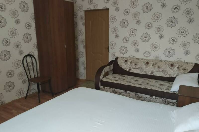 Комната для троих с удобствами без балкона 1 этаж