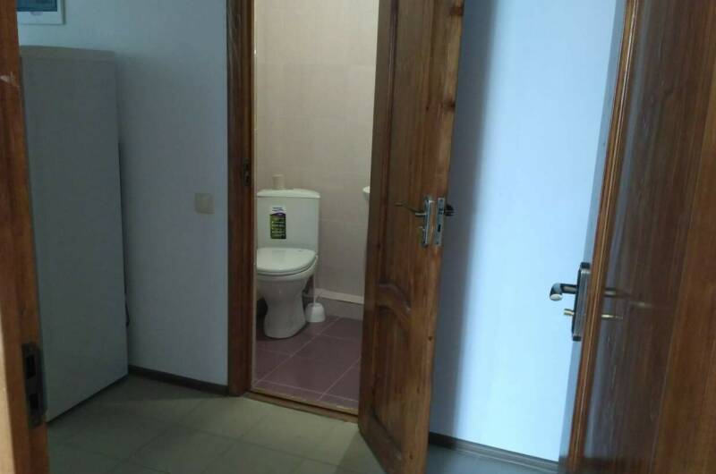 Комната для троих с балконом, удобства на этаже