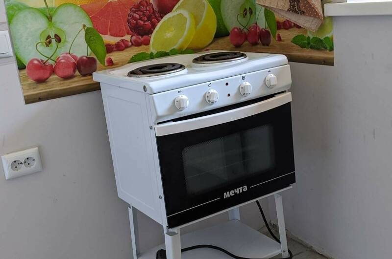 2- 3 — местный домик во дворе