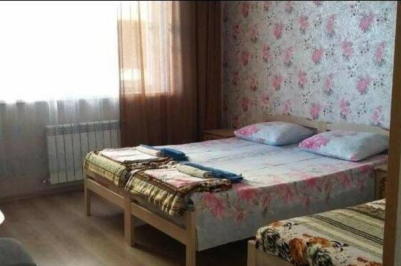 1. комната с тремя кроватями на 1 этаже