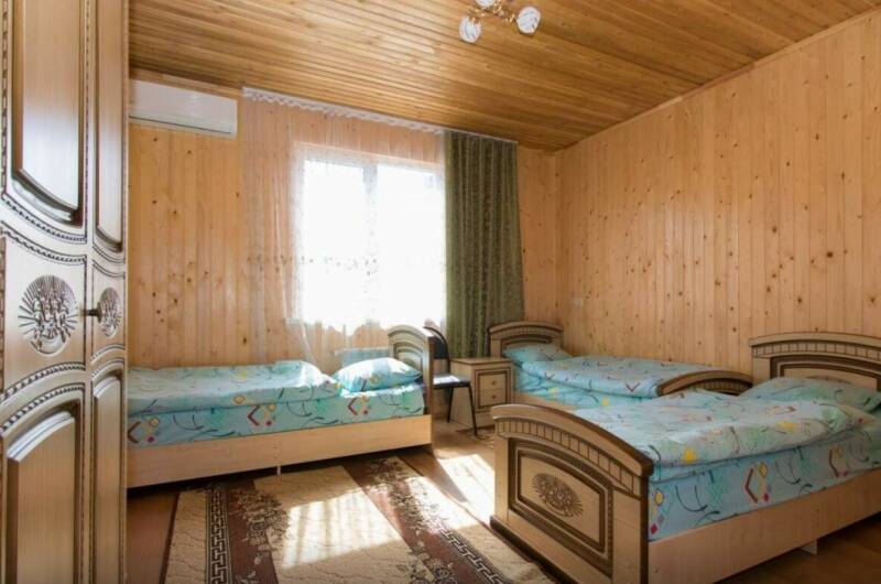 6. Комната на троих с тремя кроватями в экодомике