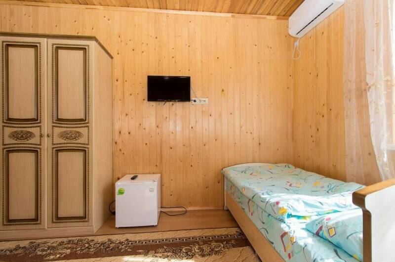 6. Комната на троих с тремя кроватями в экодомике