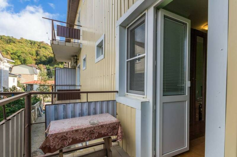 Трехместный