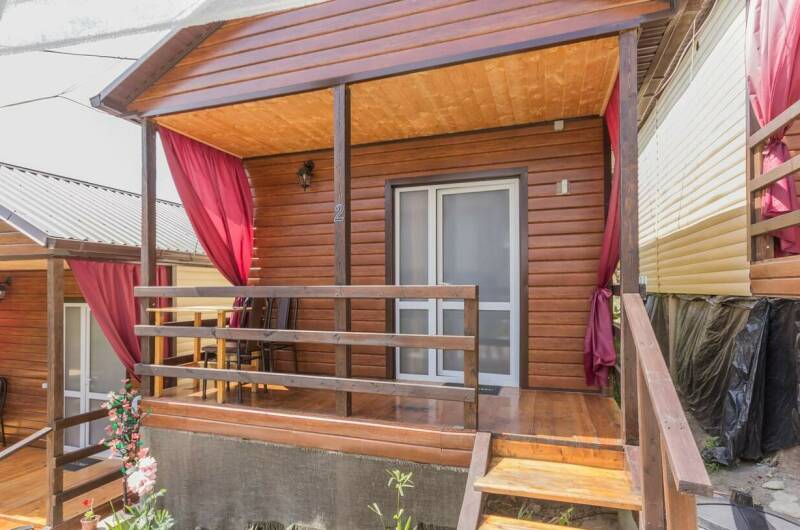 «Бунгало» рядом с морем с удобствами