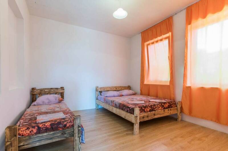 3-х местный бюджетный номер с удобствами на этаже