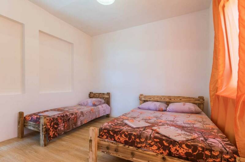 3-х местный бюджетный номер с удобствами на этаже