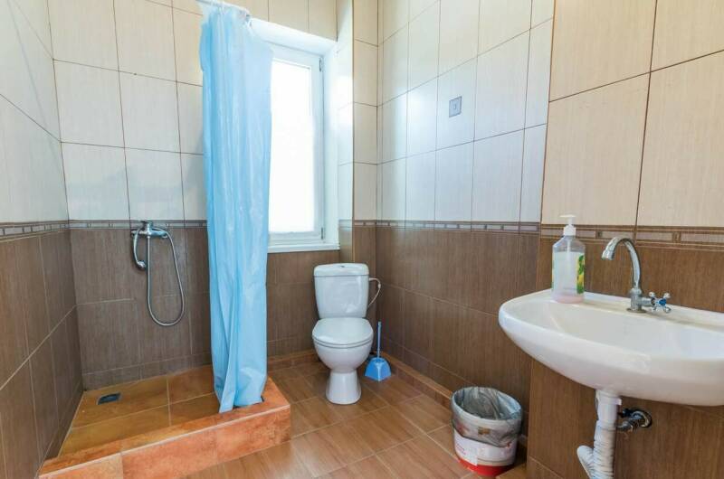 3-х местный бюджетный номер с удобствами на этаже