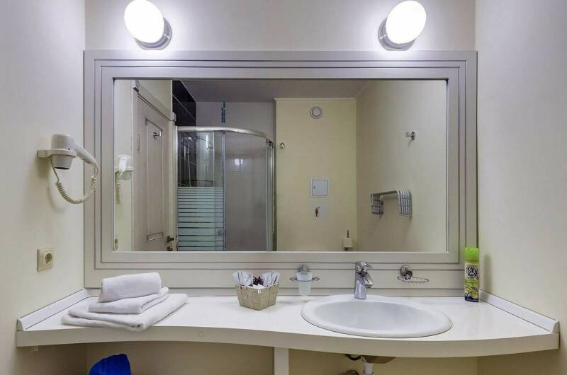 2-х местный номер маленький балкон 5-этаж