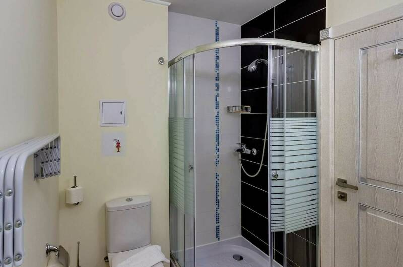 3-х местный номер маленький балкон 5-этаж