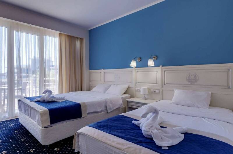 3-х местный номер с балконом с видом на море