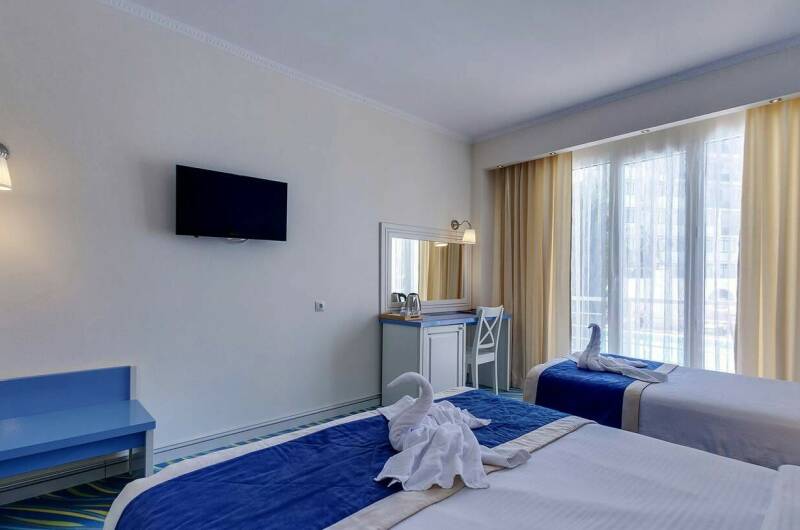 3-х местный с балконом в сторону на моря 2-этаж