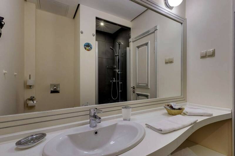 4-х местный с балконом в сторону на моря 2-этаж