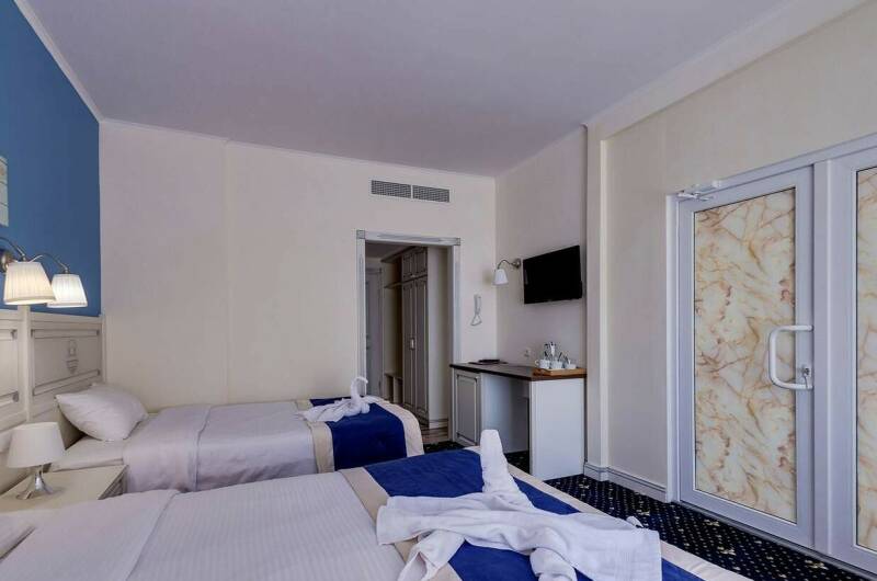 Семейный 2-х комнатный (дверь) № 201