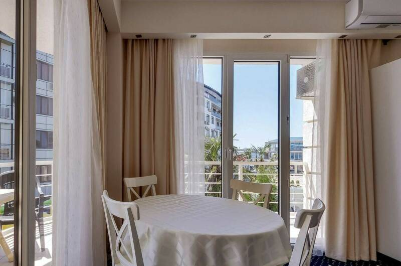 Семейный 2-х комнатный (дверь) № 201