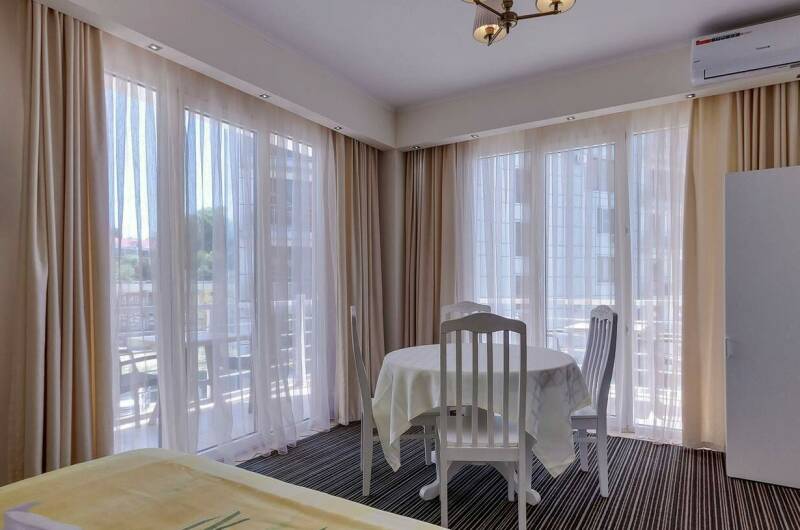 Семейный 2-х комнатный:№ 301(арка), 406(изолиров.)