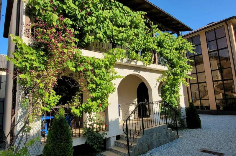 Улучшенная четырехместная комната с балконом