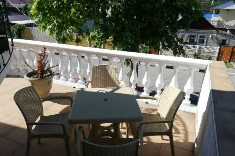 Улучшенная четырёхместная комната с террасой