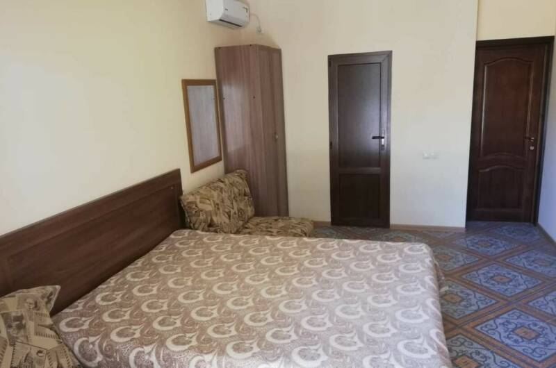 Улучшенная четырёхместная комната с террасой