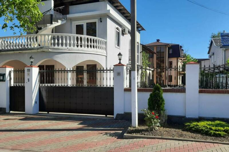 Улучшенная четырёхместная комната с террасой