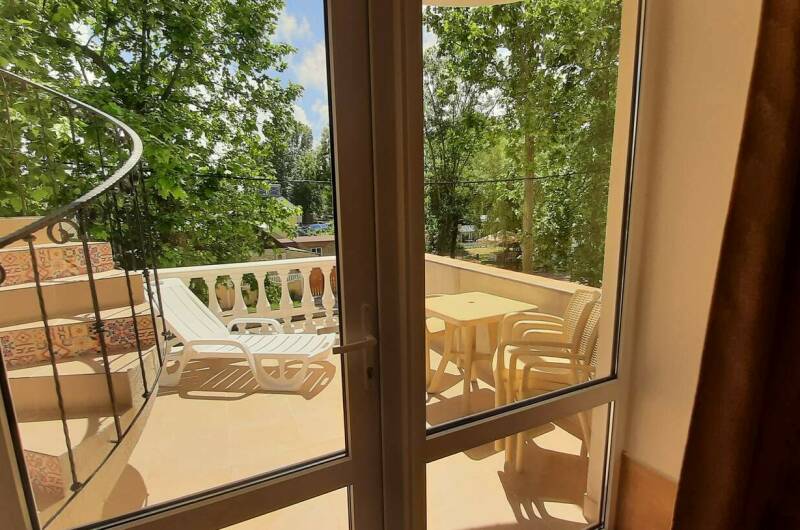 Улучшенная четырёхместная комната с террасой