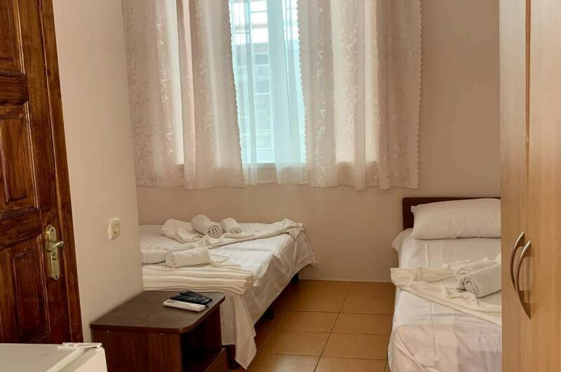 Трёхместный номер «Комфорт» № 8