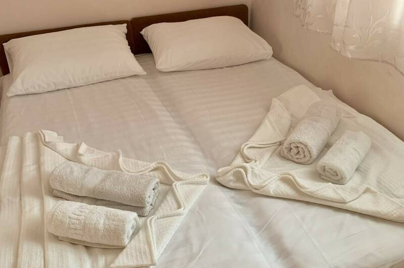 Трёхместный номер «Комфорт» № 8