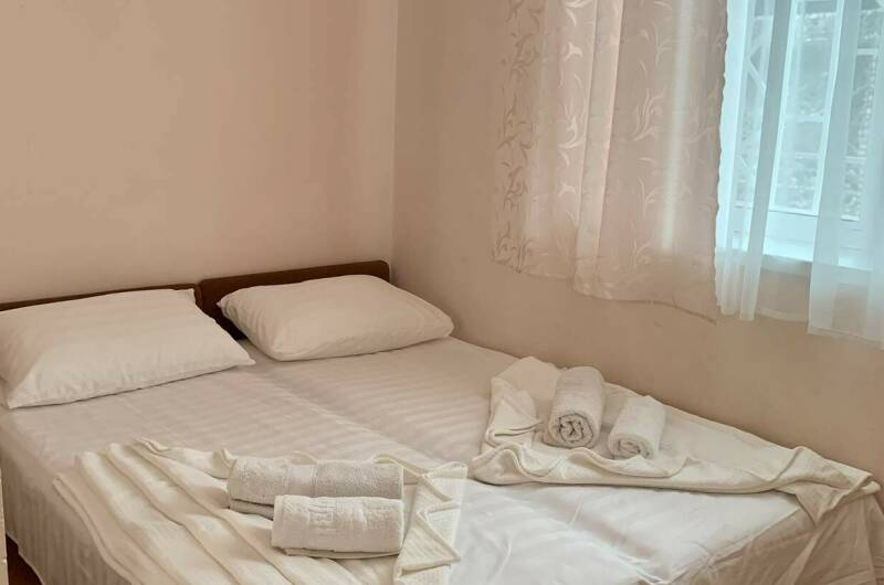 Трёхместный номер «Комфорт» № 8