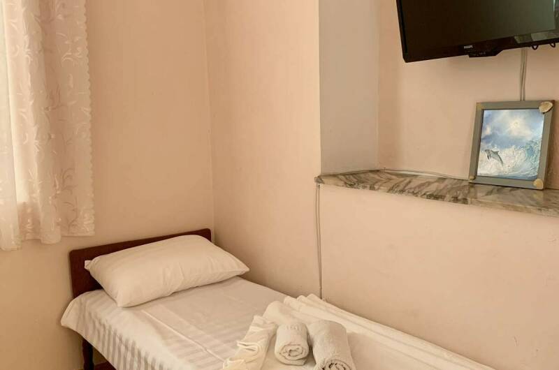 Трёхместный номер «Комфорт» № 8