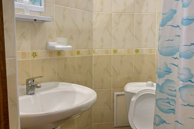 Трёхместный номер «Комфорт» № 8