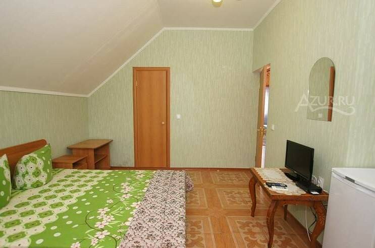 Трёхместный номер с удобствами