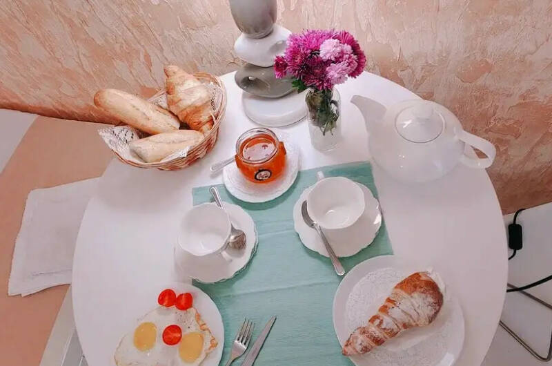 Пятиместный номер-студия с мини-кухней