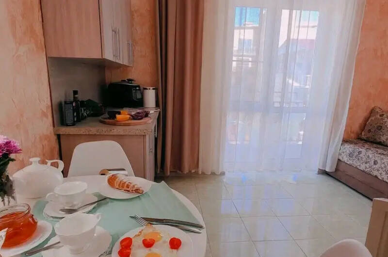 Шестиместный номер-студия с мини-кухней