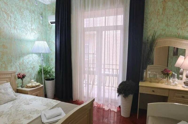 Трехместный комфорт с боковым видом на море