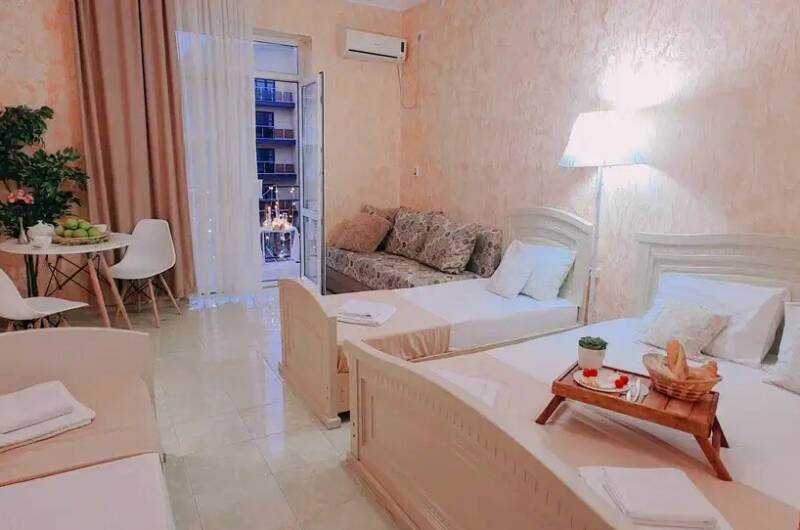 Шестиместный комфорт с боковым видом на море