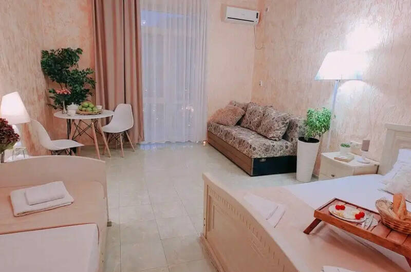 Шестиместный комфорт с боковым видом на море