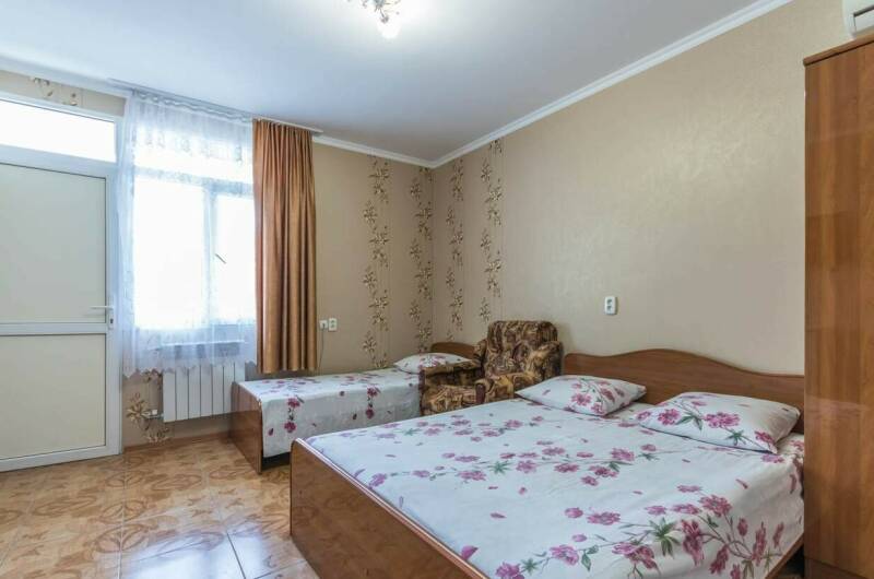 Трёхместный номер с удобствами