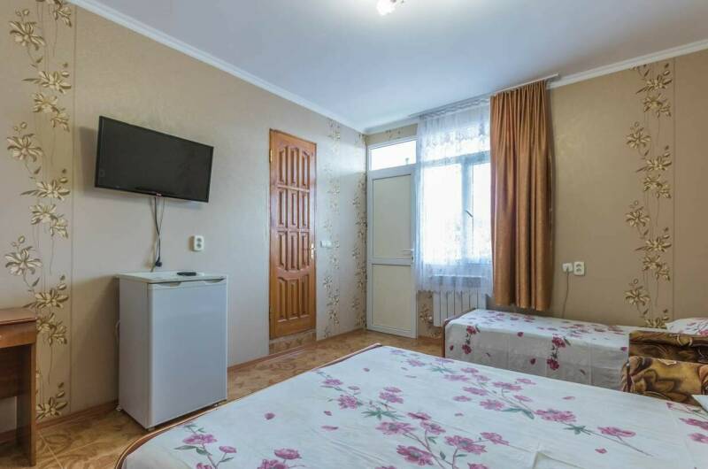 Трёхместный номер с удобствами